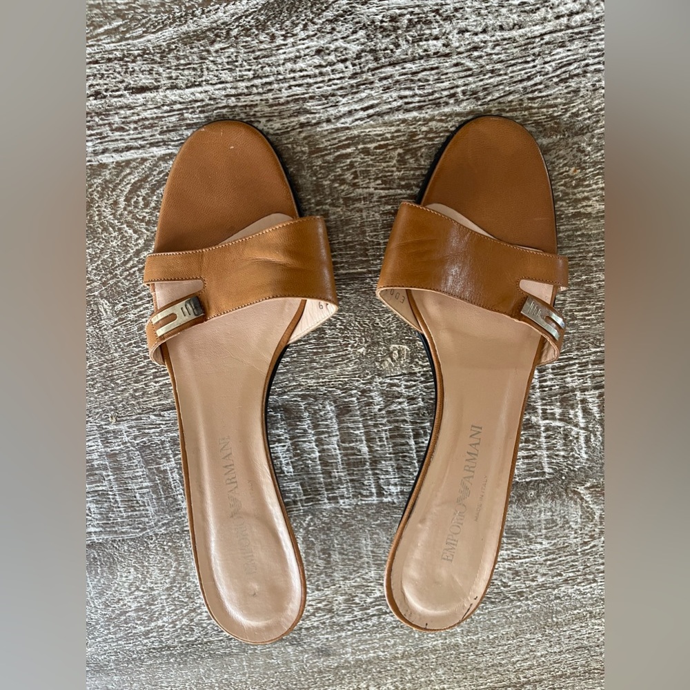 Emporio Armani heels in brown leather with silver accent. Y2K